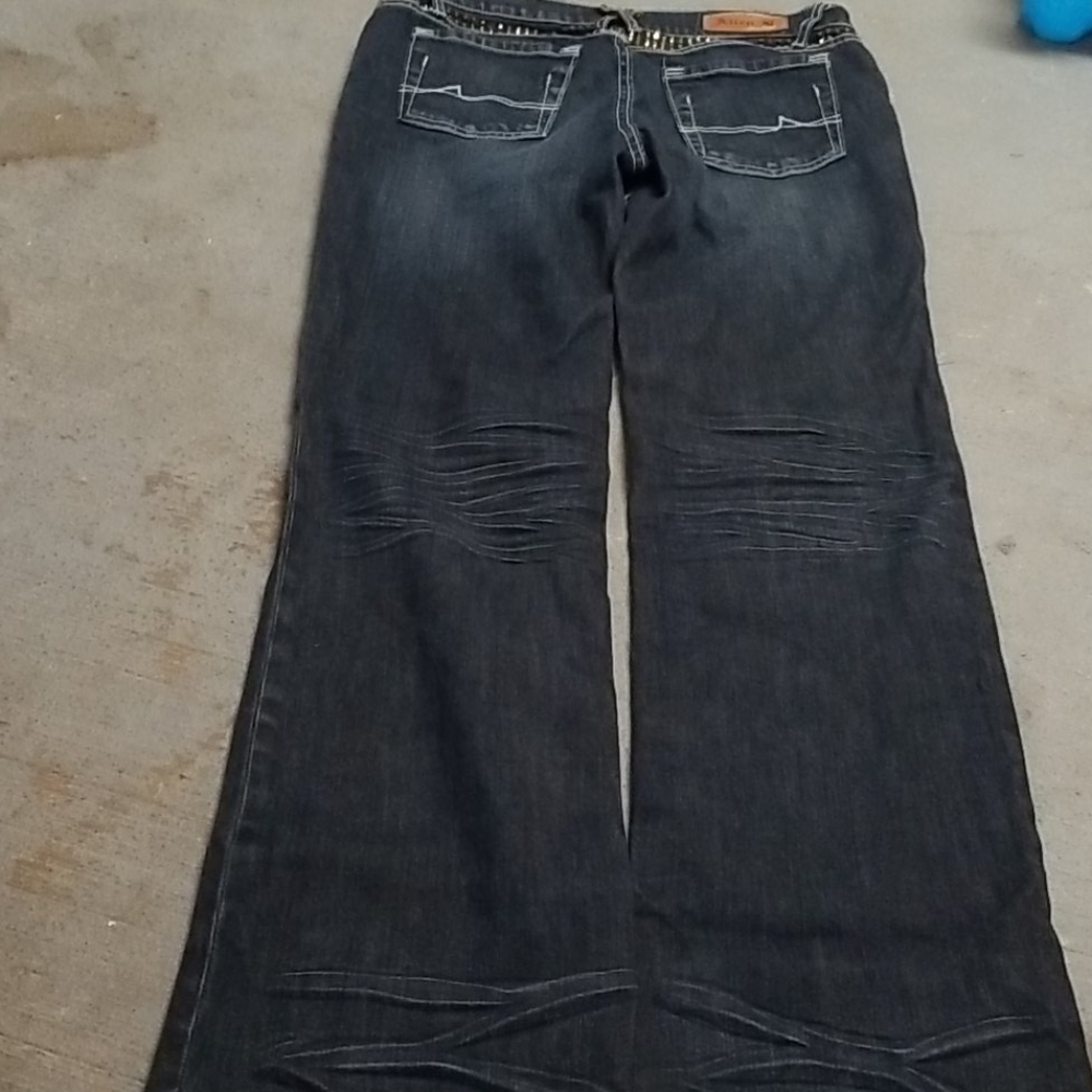 Jean - Picture 3 of 5